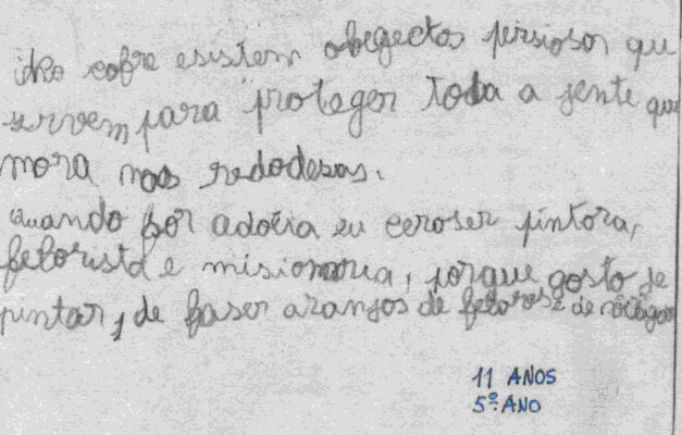 Folha com um texto manuscrito; não repete a idade ou série indicadas na própria imagem e não mostra nome, escola ou contato legível.